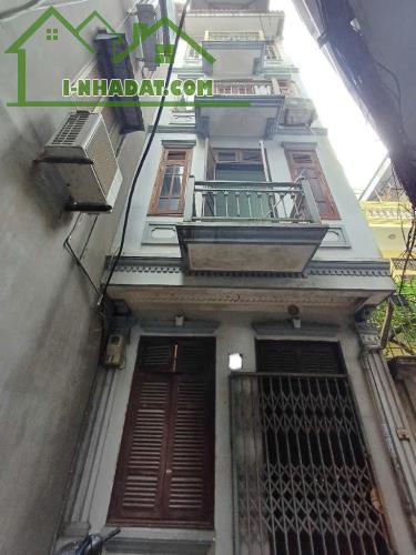 Cho thuê nhà nguyên căn ngõ 79, 8/3 Hai Bà Trưng, 5 tầng x 20m2, 2 ngủ, 8 Triệu