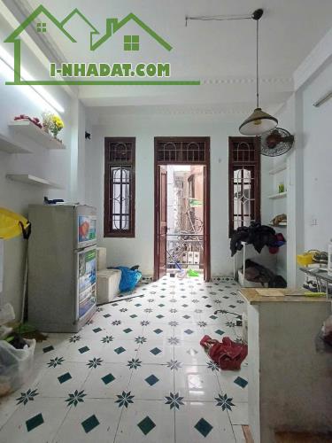 Cho thuê nhà nguyên căn ngõ 79, 8/3 Hai Bà Trưng, 5 tầng x 20m2, 2 ngủ, 8 Triệu - 3
