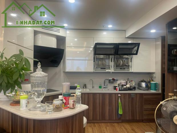 Bán căn đập thông 182m2 VIEW HỒ tại Vinhomes D