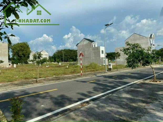 Chính chủ cần bán đất ngay KCN Vsip  đường Dt742 giá rẻ