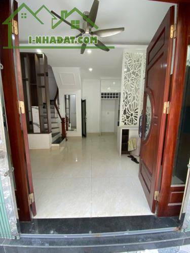 CHO THUÊ! Nhà Lạc Long Quân, Tây Hồ: 50m2, 13 tr/th, 2 Thoáng. Full đồ, Ô tô Gần
