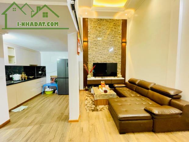 CĂN DUY NHẤT 3 TẦNG 38M2,NGÕ Ô TÔ ,THOÁNG 2 MẶT-TRUNG TÂM HAI BÀ TRƯNG SỔ ĐẸP GIÁ CHỈ 4.1