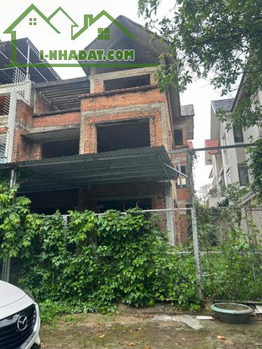 Cho thuê làm nhà kho, chính chủ, biệt thự 200m đất, 3 tầng ( khoảng 600m sử dụng) tại Khu