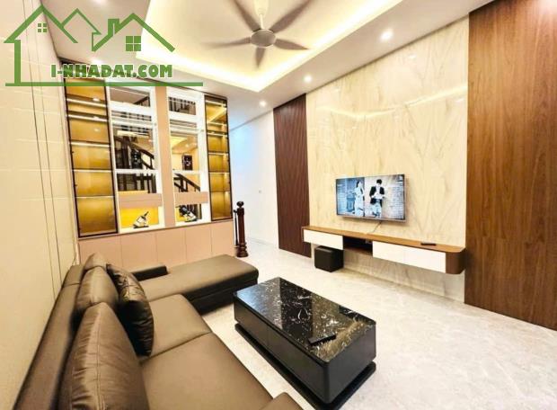 Nhà 4 tầng 36m2-4 phòng ngủ-20m ra đường thông ô tô, cạnh nhà văn hóa gửi oto ngày đêm