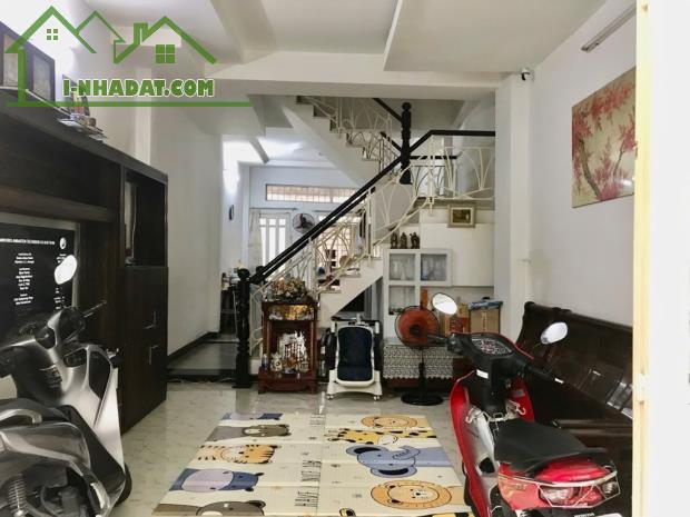 Bán gấp nhà đẹp ở ngay Trần Xuân Soạn, hẻm cao ráo sạch sẽ, 58m2(4.2x14), SHR, chỉ 6.5tỷ.