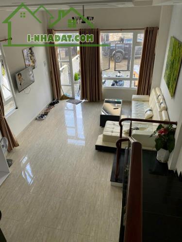 CHO THUÊ VILLA FULL NỘI THẤT CƠ BẢN ĐỒI THÔNG TIN PHƯỜNG 8 GIÁ 12TR