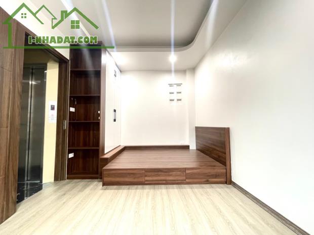 QUÁ HIẾM  - LẠC LONG QUÂN - NHỈNH 5 TỶ - 6 TẦNG THANG MÁY - SỔ HOA HẬU