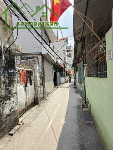 Cần bán nhà cấp 4 ở phố Ngô Quyền, quận Hà Đông, lô góc ô tô qua nhà