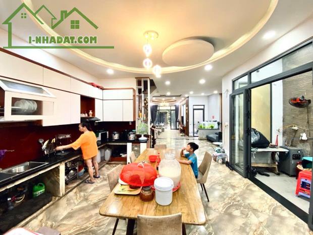 Bán Nhà Đường Tân Kỳ Tân Quý,Ngay Nhà Thờ Bình Thuận-131m2 - 5,5x20x4 Tầng - 11,4 Tỷ - 3