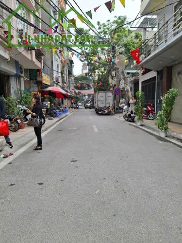 NHÀ MẶT PHỐ NGHĨA DŨNG, VỈA HÈ, KINH DOANH SẦM UẤT.  39M x 3 TẦNG