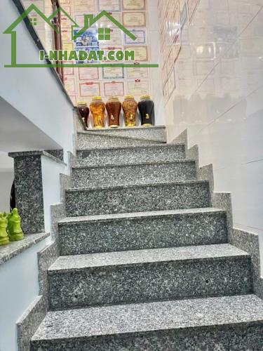 Cần tiền bán gấp căn nhà nằm trên trục đường khu chợ vải Phú Thọ Hoà, Quận Tân Phú. Giá bá - 1