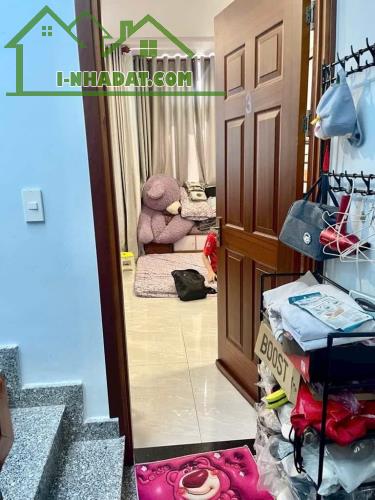 Cần tiền bán gấp căn nhà nằm trên trục đường khu chợ vải Phú Thọ Hoà, Quận Tân Phú. Giá bá - 5