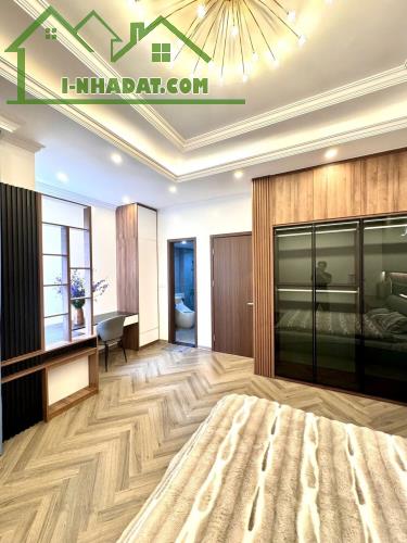 BÁN NHÀ MP HOANG VĂN THÁI-THANH XUÂN. DT81M, 7T THANG MÁY, MT3.6M. GIÁ 39.5 TY - 2