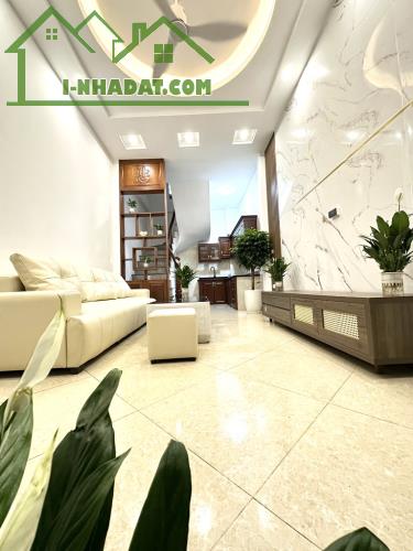 BÁN NHÀ HOÀNG MAI – Ô TÔ ĐỖ CỬA – NGÕ THÔNG TỨ PHÍA – NHÀ ĐẸP Ở LUÔN – GIÁ 6.6 TỶ