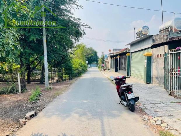 BÁN ĐẤT TẶNG CĂN NHÀ C.4 277M2 ĐƯỜNG OTO NÉ NHAU SHR CHỈ 630TR