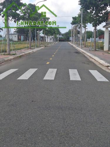 CHỦ KẸT TIỀN GỬI BÁN GẤP LÔ ĐẤT ĐƯỜNG SỐ 28 HÒA LONG 140M2/ 1TY5