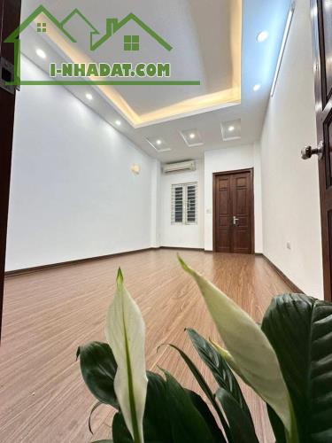 BÁN NHÀ HẺM XE HƠI 7m THÔNG, NGAY NHÀ KHÁCH BỘ CÔNG AN Q1 - 1