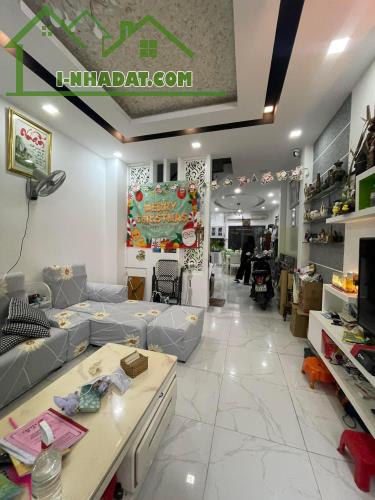 Chính Chủ - Đã Hoàn Công - DT 75M2 Dài 19M , 4 Tầng Đúc Với 4PN,4WC( Nở Hậu ) Hoàng Hoa Th