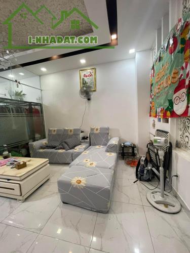 Chính Chủ - Đã Hoàn Công - DT 75M2 Dài 19M , 4 Tầng Đúc Với 4PN,4WC( Nở Hậu ) Hoàng Hoa Th - 1