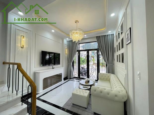 Nhà 3 tầng phong cách Tân Cổ Điển Khu TĐC Đất Lành.
 Dt 58m2 ngang 4m. Dt sàn: 151,1m2