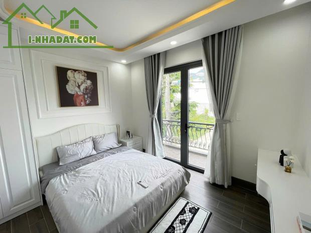 Nhà 3 tầng phong cách Tân Cổ Điển Khu TĐC Đất Lành.
 Dt 58m2 ngang 4m. Dt sàn: 151,1m2 - 1