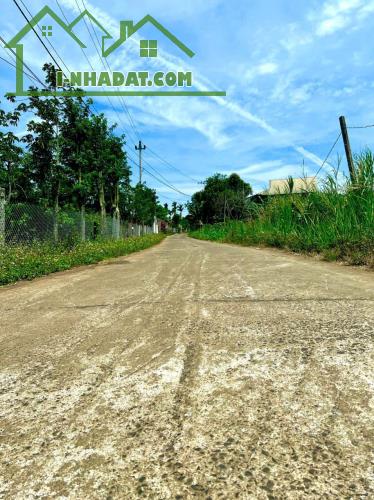 Ea Hu-Cư Kuin- Đắk Lắk dt 10*40m sẵn 60m2 TC đường bê tông rộng 8m kdc giàu có đủ tiện - 3