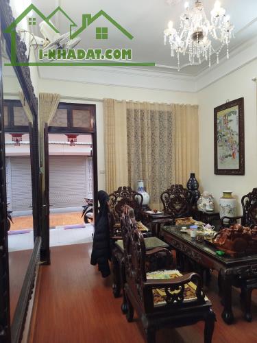 BÁN NHÀ NGUYỄN VĂN CỪ, LONG BIÊN, SIÊU HIẾM, Ô TÔ VÀO SÂN, CÁCH HỒ GƯƠM 15 PHÚT DI CHUYỂN,