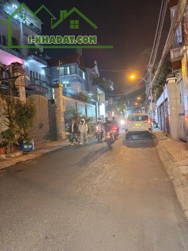 Siêu Phẩm Ngay Hoàng Diệu 2, Đại Học Ngân Hàng Đường 10m