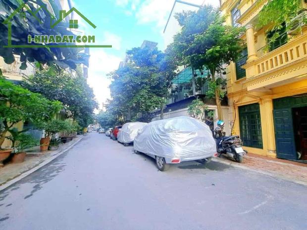 Bán nhà Văn Cao, Ba Đình 90m2, mặt tiền 6m vỉa hè ô tô 2 thoáng .5 tỷ gần Hồ Tây