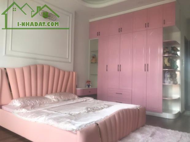 Bán nhà mặt tiền khu Lâm Văn Bền Quận 7
6 lầu , thang máy 80m2, 5PN  chỉ 17,8 tỷ - 2