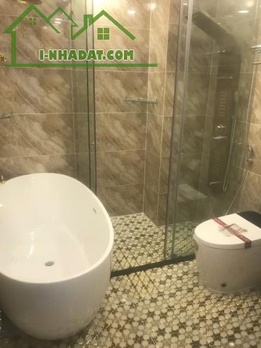 Bán nhà mặt tiền khu Lâm Văn Bền Quận 7
6 lầu , thang máy 80m2, 5PN  chỉ 17,8 tỷ - 4