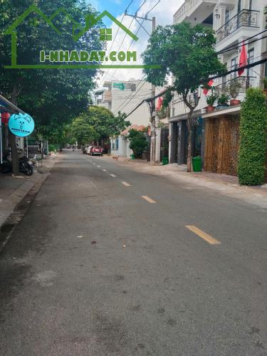 Bán nhà mặt tiền gần chợ, trường, KDC Phước Long B, Thủ Đức. Giá 4.9 tỷ