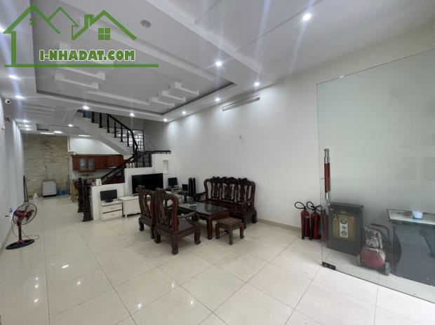 Cho thuê nhà Văn Cao 8 p.ngủ khép kín, DT: 75m2.