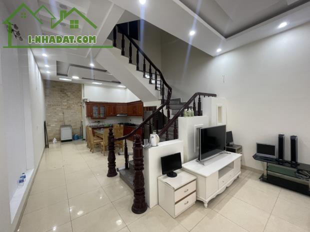Cho thuê nhà Văn Cao 8 p.ngủ khép kín, DT: 75m2. - 1
