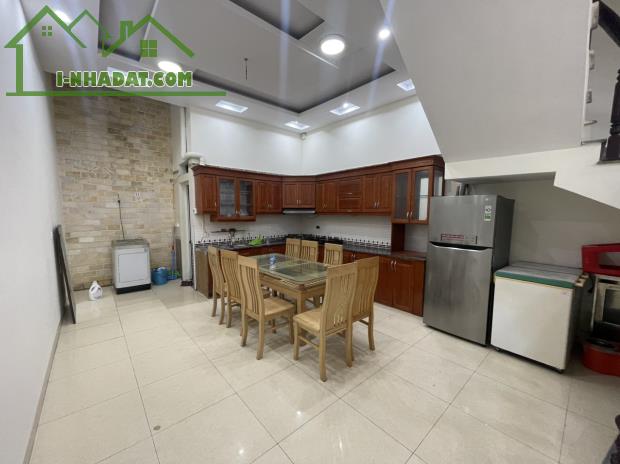 Cho thuê nhà Văn Cao 8 p.ngủ khép kín, DT: 75m2. - 2