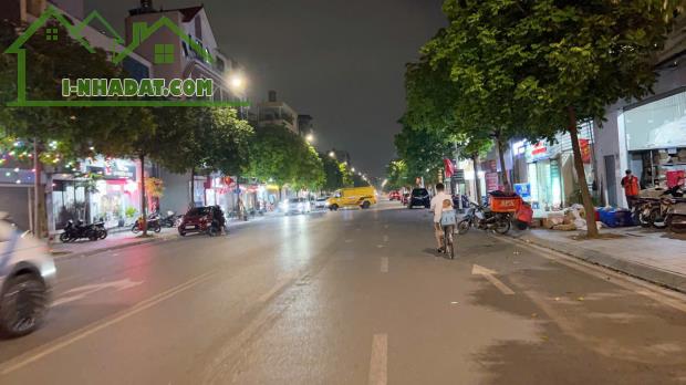 CẦN BÁN MẢNH ĐẤT VÀNG, THÔNG SỐ ĐẸP NGỌC THỤY 55M, MT 6.2M, LÔ GÓC, NỞ HẬU, Ô TÔ VÀO ĐẤT.