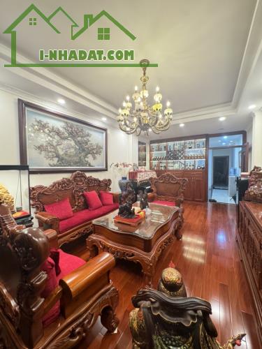 Bán nhà đẹp phố Bồ Đề, thang máy, 2 thoáng trước sau, 2 mặt ngõ, xe oto đỗ cửa vào nhà
