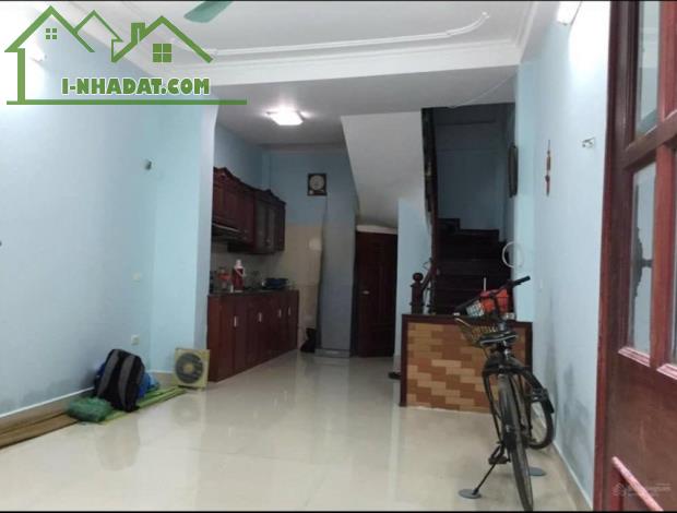 Cho thuê nhà Đông Thiên, 4 tầng x 30m2, 3 ngủ, 3 WC, 8.5 Triệu ở gđ, nhóm 4 người