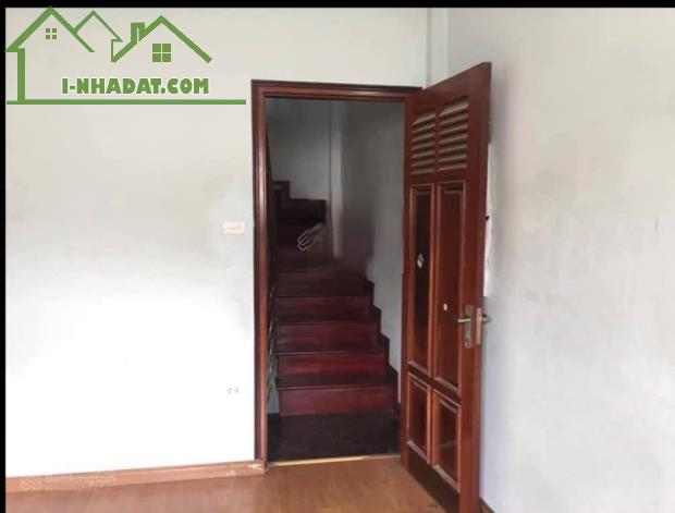 Cho thuê nhà Đông Thiên, 4 tầng x 30m2, 3 ngủ, 3 WC, 8.5 Triệu ở gđ, nhóm 4 người - 2