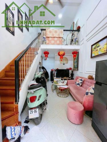 Bán Gấp- Gần Phố  - Thông Phong -Đống Đa - Dt: 23m2/4tầng//3,4mMT*nhỉnh 4tỷ