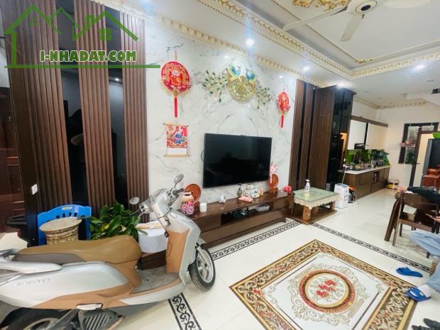 💕💕💕CHỦ NHỜ BÁN NHÀ PHỐ TRẠM- 30m2- 5 Tầng- 5x Tỷ- NHÀ MỚI KÍNH KOONG- Ô TÔ ĐỖ CỔNG- AN
