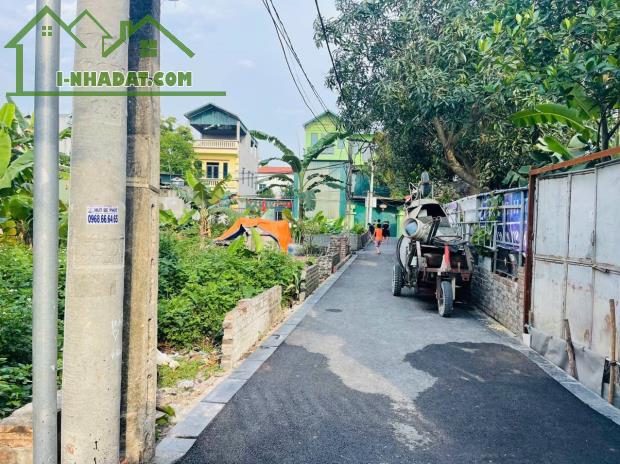 Chủ nhờ bán 40m2, mt4.5m, lô góc, 2.7 tỷ, Đông Anh
