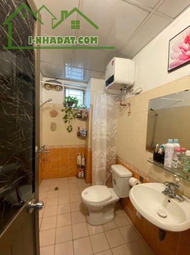 Bán chung cư Việt Hưng-Long Biên-77m 2n1wc-tầng trung căn góc-sẵn sổ giao dịch-giá 3.3 tỷ - 4