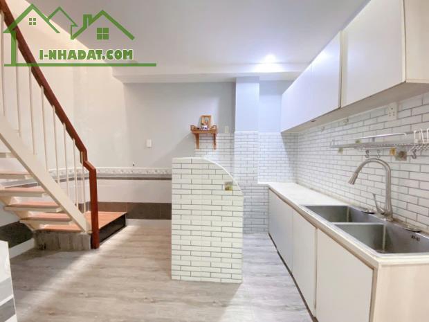 GẦN CÔNG VIÊN LÀNG HOA - GÒ VẤP - GIÁ 4.2 Tỷ - 2