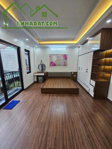 Trung tâm Hoàng Mai - nhà đẹp sân rộng sạch sẽ , dt 40M giá 5.8 tỷ SĐ nở hậu - 1