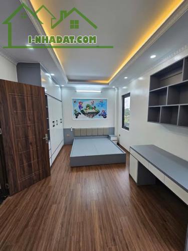 Trung tâm Hoàng Mai - nhà đẹp sân rộng sạch sẽ , dt 40M giá 5.8 tỷ SĐ nở hậu - 2