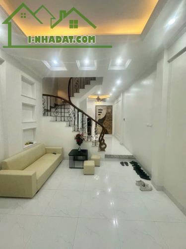 Nhà 5 tầng Đường Láng 40m2, ô tô gần hộ khẩu, trước sau thoáng sáng, kinh doanh 10.2 tỷ