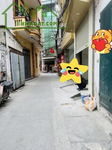 Bán nhà phố Hoàng Mai - oto đỗ cổng ngõ nông , dt 32M *5T sổ đỏ riêng chính chủ