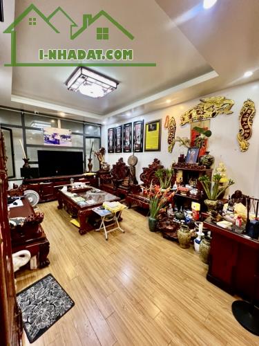 Bán Nhà Thạch Bàn 68m2-hơn 14 tỷ-PHÂN LÔ-VĨA HÈ-Ô TÔ TRÁNH-KINH DOANH-DÂN XÂY-FULL NỘI THẤ