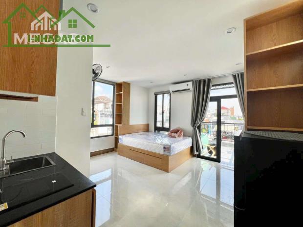 TOÀ NHÀ 5 TẦNG MT PHẠM VĂN ĐỒNG 90m2 - THU NHẬP HƠN 1 TỶ/NĂM - GIÁ 25.9T - 3